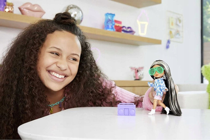 BARBIE EXTRA MINIS LALKA PASEMKA W KURTC - widok 7 opakowania szczegoly zabawka kolekcja